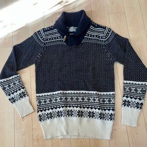 Long sleeve pullover sweater